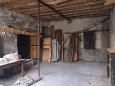 Ensemble immobilier à rénover comprenant maison de ville, appartement et 2 anciens ateliers de coutellerie