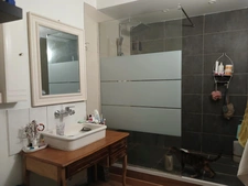 ensemble immobilier à saisir au creux de l'enfer (un T6 habitable, un grand t2 à restaurer, 2 caves , un garage et possibilités supplémentaires