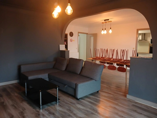 IMMEUBLE DE CARACTÈRE À FORT POTENTIEL D’INVESTISSEMENT chargé d'histoire– CENTRE-VILLE DE THIERS (63300)