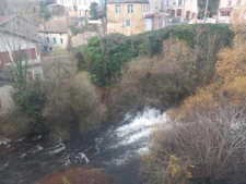 ensemble immobilier à saisir au creux de l'enfer (un T6 habitable, un grand t2 à restaurer, 2 caves , un garage et possibilités supplémentaires