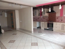🏡 Maison de bourg à La Roche – 3 chambres + grenier – Garage – Idéale famille ou projet locatif