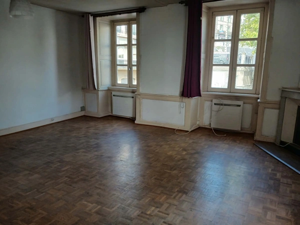 Appartement 2 pièces lumineux avec cachet – Idéal résidence ou investissement
