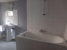 ensemble immobilier à saisir au creux de l'enfer (un T6 habitable, un grand t2 à restaurer, 2 caves , un garage et possibilités supplémentaires