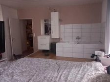 ensemble immobilier à saisir au creux de l'enfer (un T6 habitable, un grand t2 à restaurer, 2 caves , un garage et possibilités supplémentaires