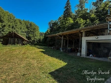 Fermette de caractère avec 3,6 hectares de terrain – Hameau de Sermentizon