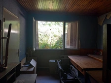 Ensemble immobilier à rénover comprenant maison de ville, appartement et 2 anciens ateliers de coutellerie