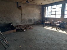 Ensemble immobilier à rénover comprenant maison de ville, appartement et 2 anciens ateliers de coutellerie