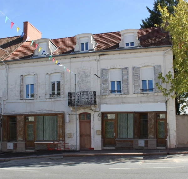 Immeuble à vendre COMMENTRY (03)