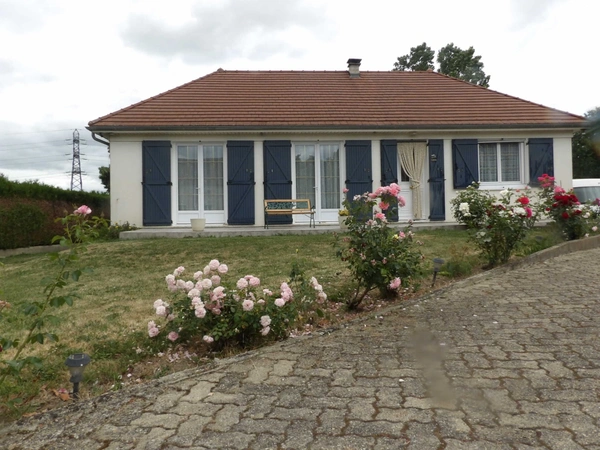 Maison à vendre 8 pièces COMMENTRY (03) terrain 3700 m2