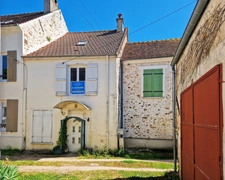 Maison à vendre 4 pièces + grange de 38m² à  VILLENEUVE SUR BELLOT (77) Cette maison est vendue entièrement meublée et équipée,