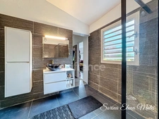 House with swimming pool in a tropical setting - 5 rooms PETIT BOURG (971)