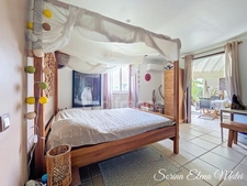 Bright villa with cathedral ceiling and swimming pool, in the heart of everything