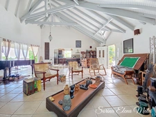 Bright villa with cathedral ceiling and swimming pool, in the heart of everything