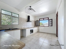 Maison à louer 4 pièces LE GOSIER (971)