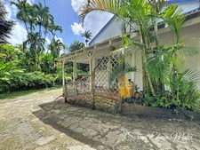 House with swimming pool in a tropical setting - 5 rooms PETIT BOURG (971)