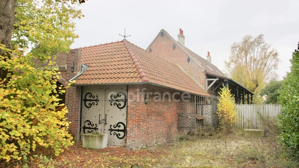 Local/bureau à vendre STEENWERCK (59) Corps de ferme au carré pour un usage mixte sur une parcelle de 27 474 m²
