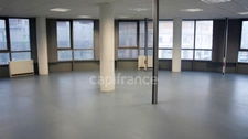 Dpt Nord (59), à louer ROUBAIX Bureau hyper centre, récents 225 m² + 5 parkings couverts en zone franche et QPPV