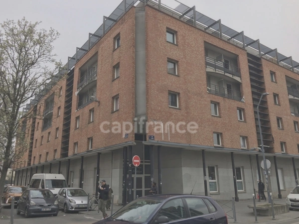 Parking en residence sécurisé à vendre LILLE (59) vendu occupé, au carrefour des rues Iéna, des Postes , Wazemmes.
