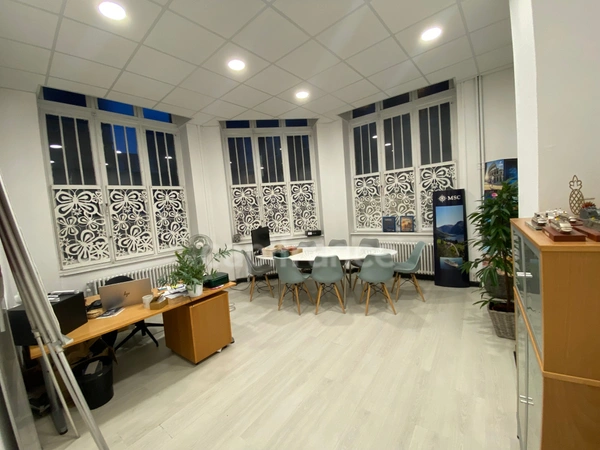 Local/bureau à louer ROUBAIX (59) Quartier:gare, centre-ville 114,85m2 , 2 parkings, zone franche.