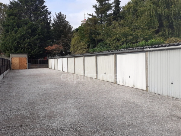 GARAGES à vendre VILLENEUVE D'ASCQ (59) 8 garages en batterie tous loués 