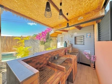Dpt La Réunion (974), à vendre LA RIVIERE SAINT LOUIS - Ouaki - maison T4/5 de 453m2 - terrain de 543m2 - Piscine