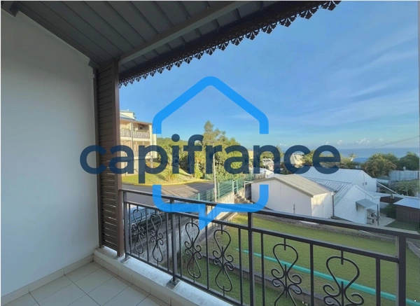À vendre 3 pièces T3 Duplex avec Piscine + Parking – Résidence Les Jardins de la Roseraie – Saint-Denis 974