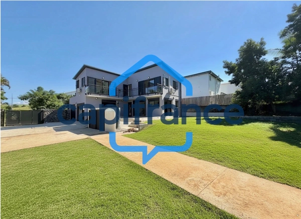 BAISSE DE PRIX IMPORTANTE - À VENDRE SAINT-PIERRE (97410) – TERRE ROUGE Villa T5 contemporaine – 150 m² – Piscine – Terrain 726 m²