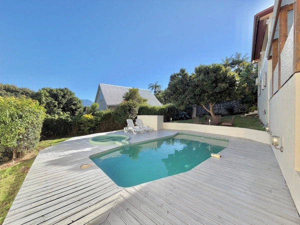 À vendre – Villa T11 d'exception avec piscine, jacuzzi et fort potentiel locatif – Mont-Vert-les-Bas (Saint-Pierre)