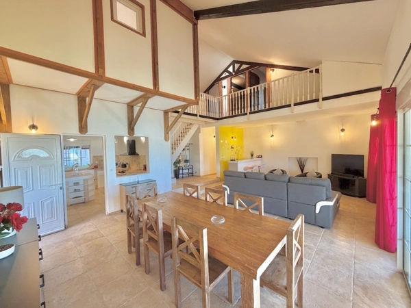 À vendre – Villa T11 d'exception avec piscine, jacuzzi et fort potentiel locatif – Mont-Vert-les-Bas (Saint-Pierre)