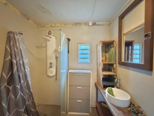 À vendre maison de 100 m² à rénover comprenant deux appartements T3 et vue mer – La Rivière Saint-Louis