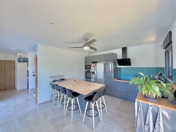 BAISSE DE PRIX IMPORTANTE - À VENDRE SAINT-PIERRE (97410) – TERRE ROUGE Villa T5 contemporaine – 150 m² – Piscine – Terrain 726 m²