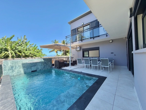BAISSE DE PRIX IMPORTANTE - À VENDRE SAINT-PIERRE (97410) – TERRE ROUGE Villa T5 contemporaine – 150 m² – Piscine – Terrain 726 m²