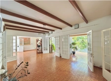 À VENDRE – VILLA T5/6 À RÉNOVER DE 181,60 m² – À 200 M DE LA PLAGE – L’HERMITAGE LES BAINS 97434
