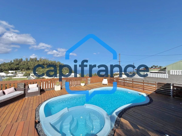 À vendre – Villa T7 avec piscine, jacuzzi et fort potentiel locatif – Petite-Île (97429)