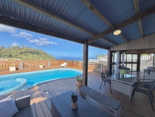À vendre – Villa T7 avec piscine, jacuzzi et fort potentiel locatif – Petite-Île (97429)