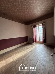 À VENDRE - APPARTEMENT DE CARACTÈRE 94 m² - FONTENAY-LE-COMTE (Rue de la République)