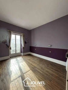 À VENDRE - APPARTEMENT DE CARACTÈRE 94 m² - FONTENAY-LE-COMTE (Rue de la République)