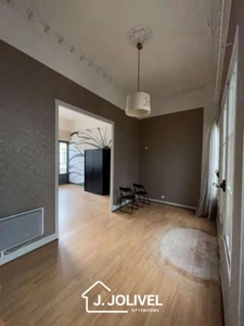 À VENDRE - APPARTEMENT DE CARACTÈRE 94 m² - FONTENAY-LE-COMTE (Rue de la République)