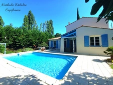 Le charme d’une maison d’architecte, un jardin exceptionnel et une piscine