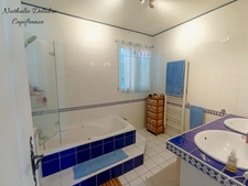 Le charme d’une maison d’architecte, un jardin exceptionnel et une piscine