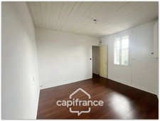 Maison 5 pièces, 3 chambres, terrain de 540 m² et dépendance.