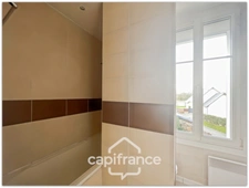 Maison 5 pièces, 3 chambres, terrain de 540 m² et dépendance.