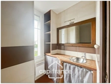 Maison 5 pièces, 3 chambres, terrain de 540 m² et dépendance.