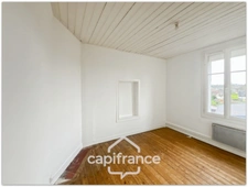 Maison 5 pièces, 3 chambres, terrain de 540 m² et dépendance.