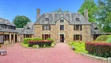 Propriété d’exception en Normandie – Manoir rénové avec dépendances et chapelle