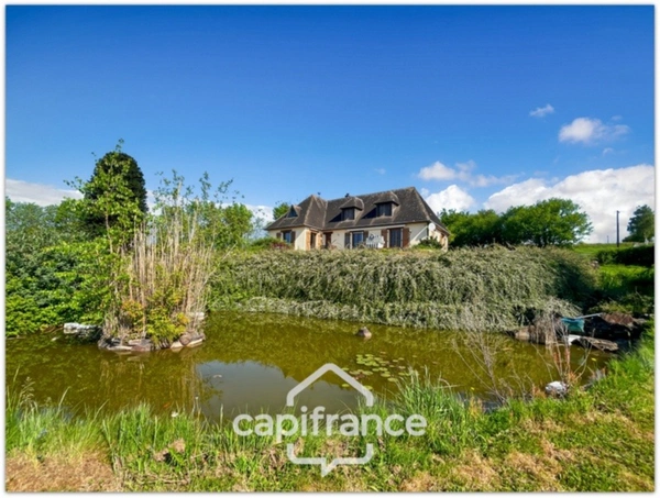 Pavillon de 126 m² avec terrain de 5 240,00 m² , sous-sol complet.