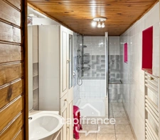 Country house of 133 m², 4 bedrooms with outbuildings, land and woods