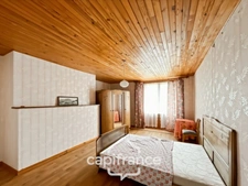 Country house of 133 m², 4 bedrooms with outbuildings, land and woods