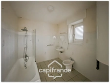 Stone house of 121m² with 920m² of land, 3 bedrooms.