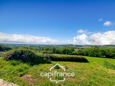 Pavillon de 126 m² avec terrain de 5 240,00 m² , sous-sol complet.